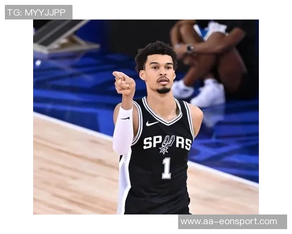 文班亚马半场表现抢眼砍下19分10板3助3断1帽唯失误略显不足