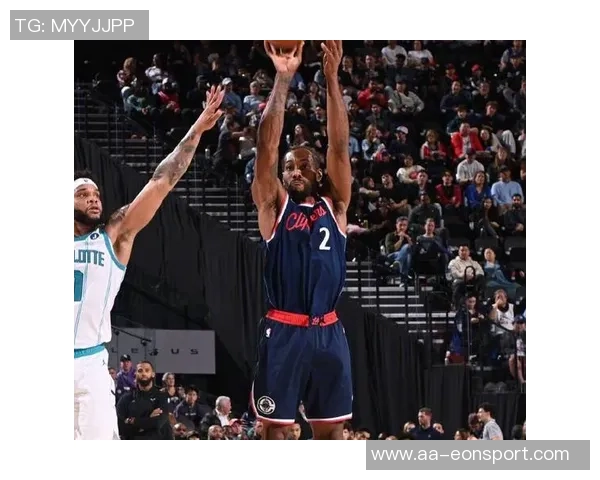 伦纳德首节表现低迷仅得2分4篮板三分球全失状态堪忧